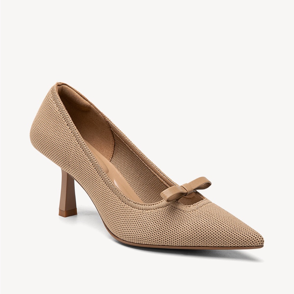 Cosy Island NWOT Slip On Bow Pointed Toe Heeled Pumps Apricot Size 7.5